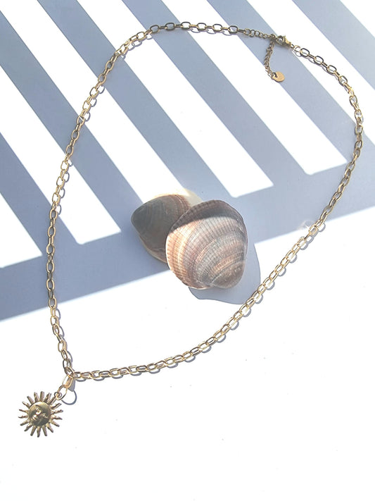 Ketting Keep your face to the sun.