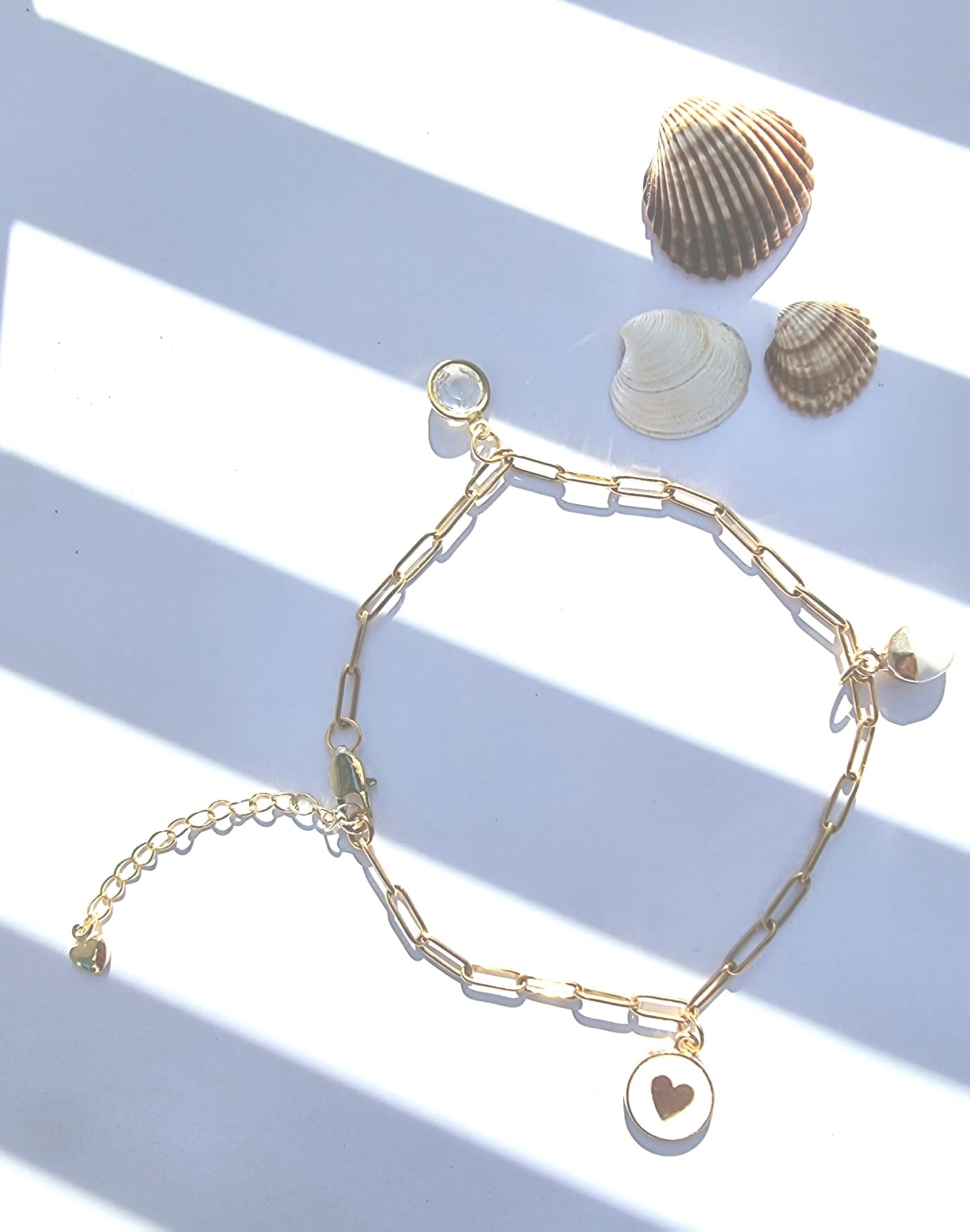 Enkelbandje white stone and white heart